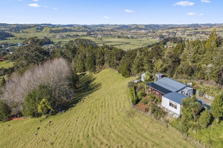 Photo of property in 82 Pinchgut Road, Kaukapakapa, 0873