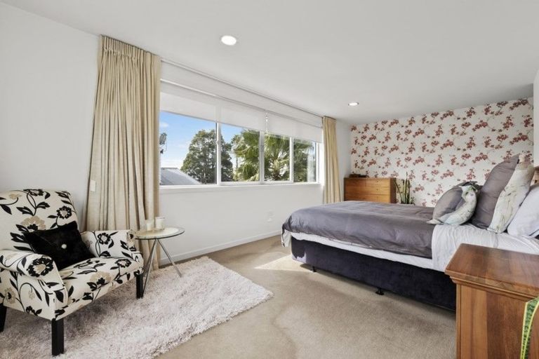 Photo of property in 8a Sylvan Park Avenue, Milford, Auckland, 0620