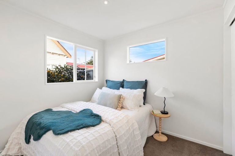 Photo of property in 165b Queens Drive, Lyall Bay, Wellington, 6022