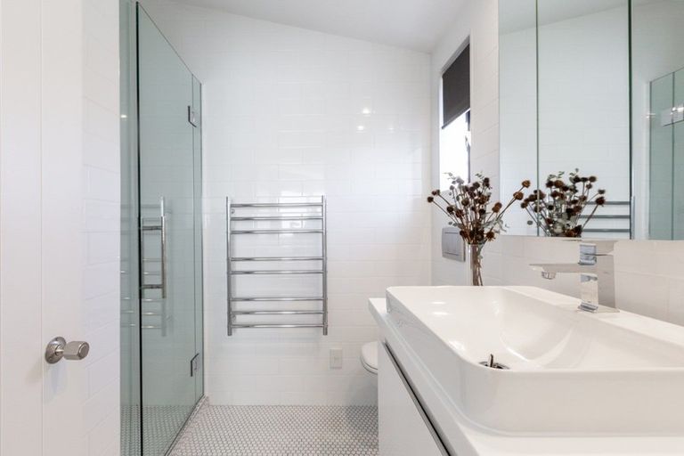 Photo of property in 120 Avondale Road, Taradale, Napier, 4112