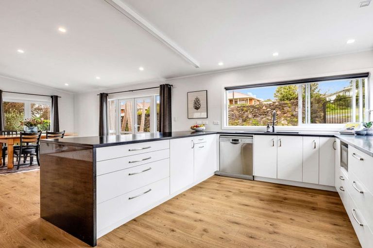 Photo of property in 1 Melia Place, Stanmore Bay, Whangaparaoa, 0932