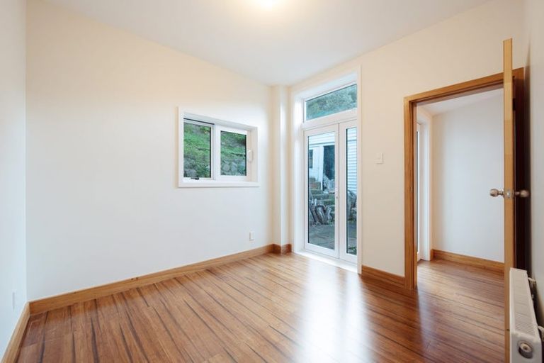 Photo of property in 141 Breaker Bay Road, Breaker Bay, Wellington, 6022