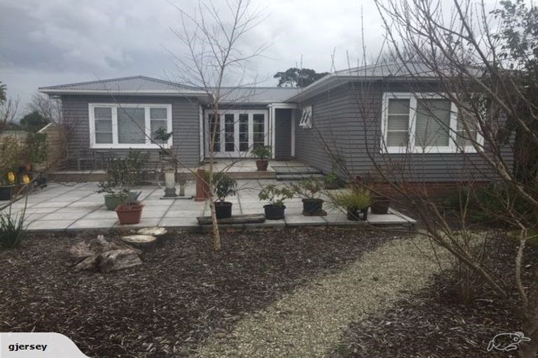 Photo of property in 10 Helga Crescent, Te Atatu Peninsula, Auckland, 0610