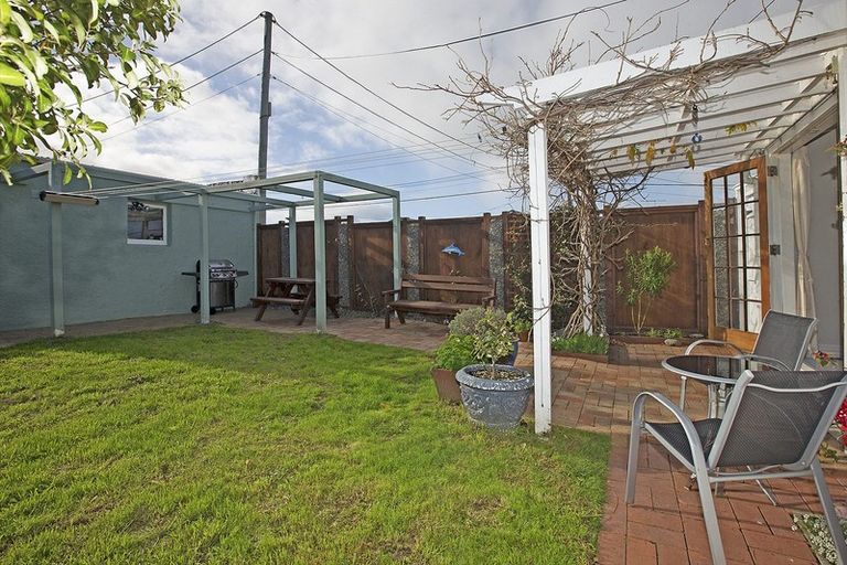 Photo of property in 63 Endeavour Street, Lyall Bay, Wellington, 6022