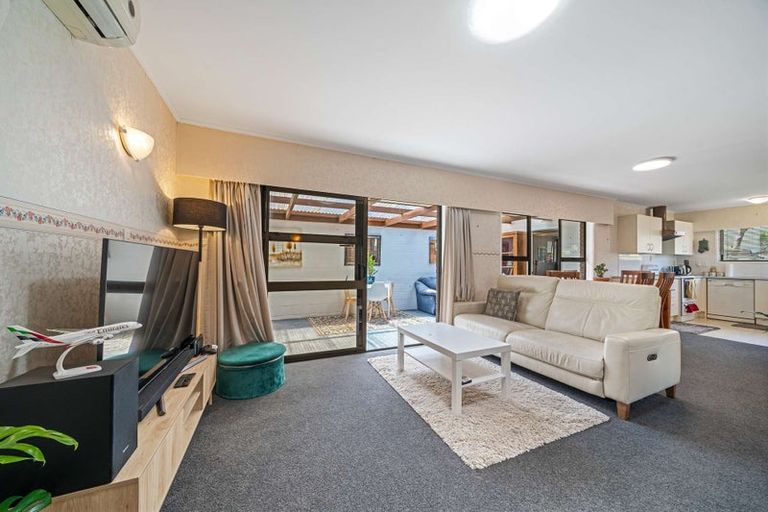 Photo of property in 1/248 Great North Road, Henderson, Auckland, 0612