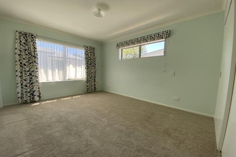 Photo of property in 10 Cresswell Place, Johnsonville, Wellington, 6037