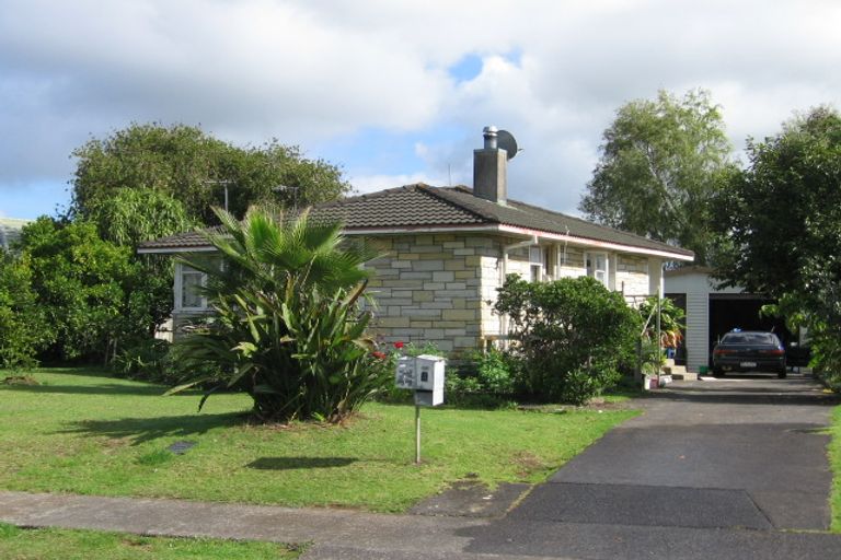 Photo of property in 4 Gwendoline Avenue, Te Atatu Peninsula, Auckland, 0610