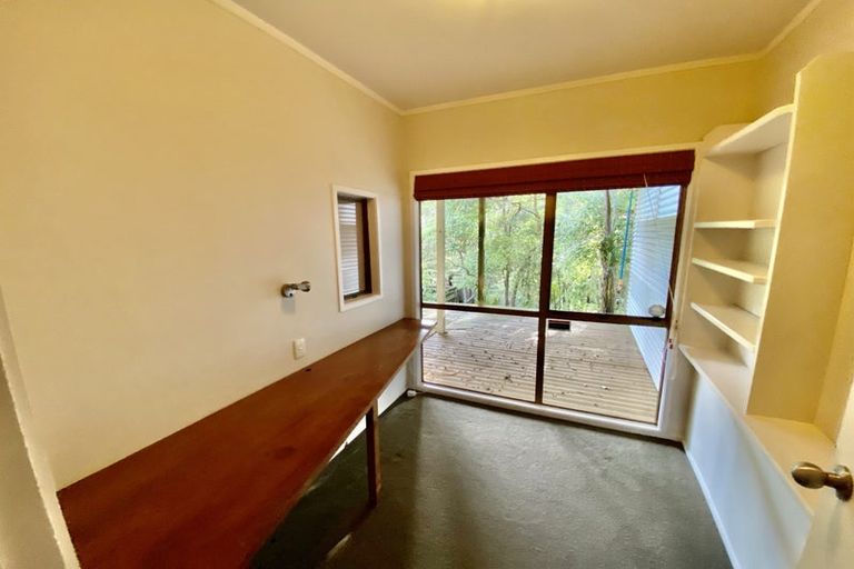 Photo of property in 11 Glenbush Place, Birkenhead, Auckland, 0626