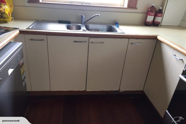 Photo of property in 79a Mills Road, Brooklyn, Wellington, 6021