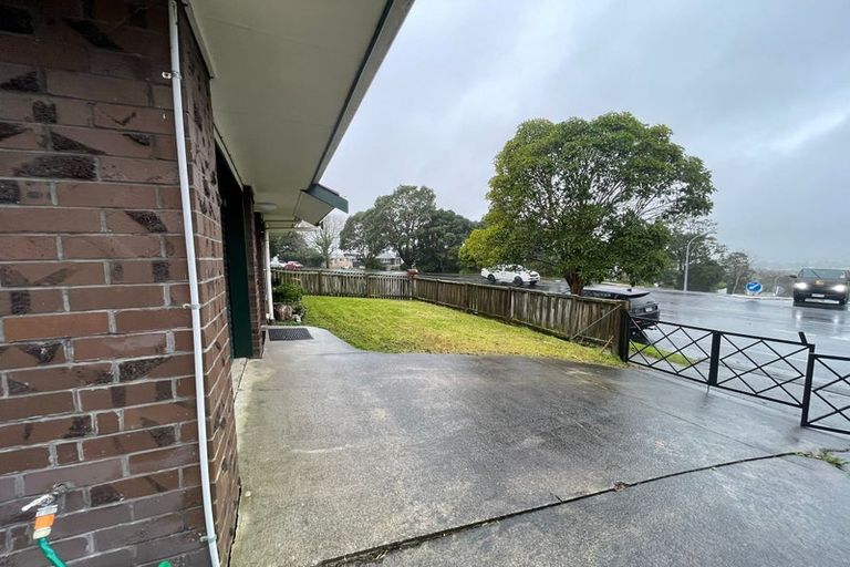 Photo of property in 1/41 College Road, Northcote, Auckland, 0627