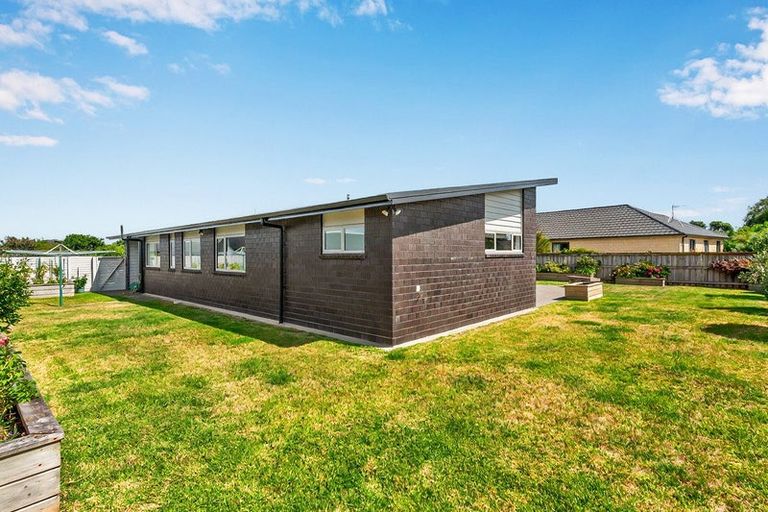 Photo of property in 77 Kotuku Drive, Paraparaumu Beach, Paraparaumu, 5032