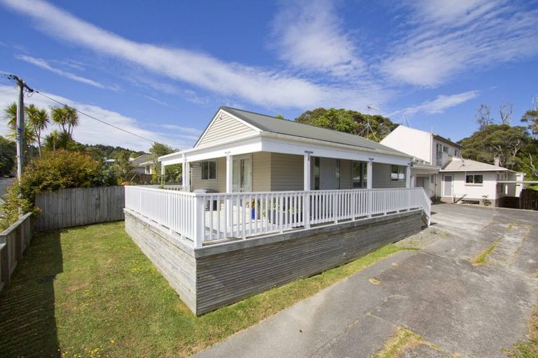 Photo of property in 1/127 Atkinson Road, Titirangi, Auckland, 0604