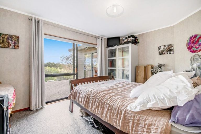 Photo of property in 2 Hand Road, Helensville, 0800