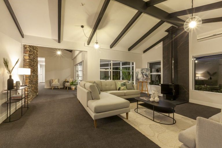 Photo of property in 21 Rewarewa Crescent, Waikanae, 5036