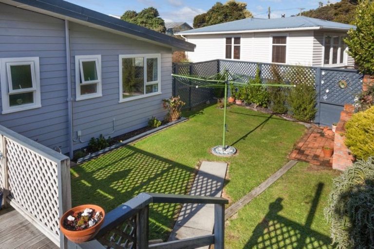 Photo of property in 4 Makora Grove, Paremata, Porirua, 5024