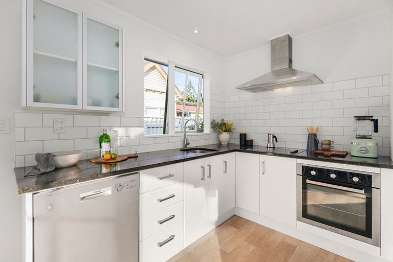 Photo of property in 165b Queens Drive, Lyall Bay, Wellington, 6022