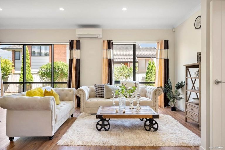 Photo of property in 21 Fairbairn Place, East Tamaki Heights, Auckland, 2016