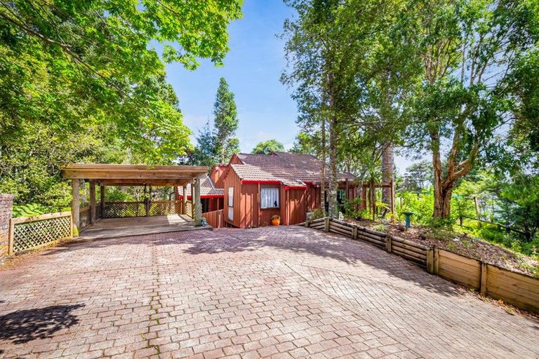 Photo of property in 15 Kaurimu Rise, Titirangi, Auckland, 0604