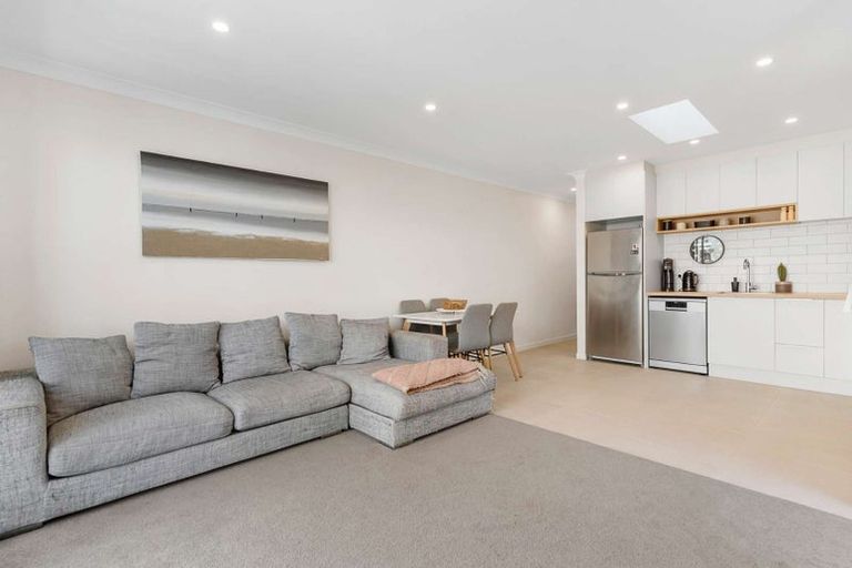 Photo of property in 20 Orona Place, Takanini, 2112