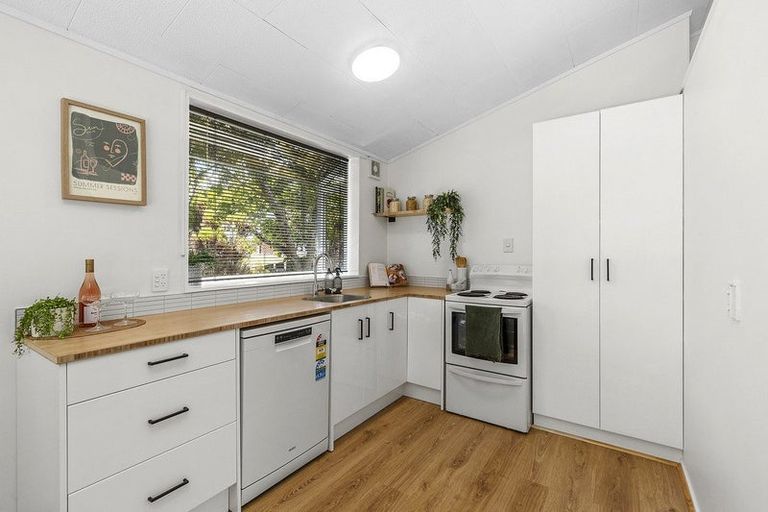 Photo of property in 21a Omapere Street, Whitby, Porirua, 5024