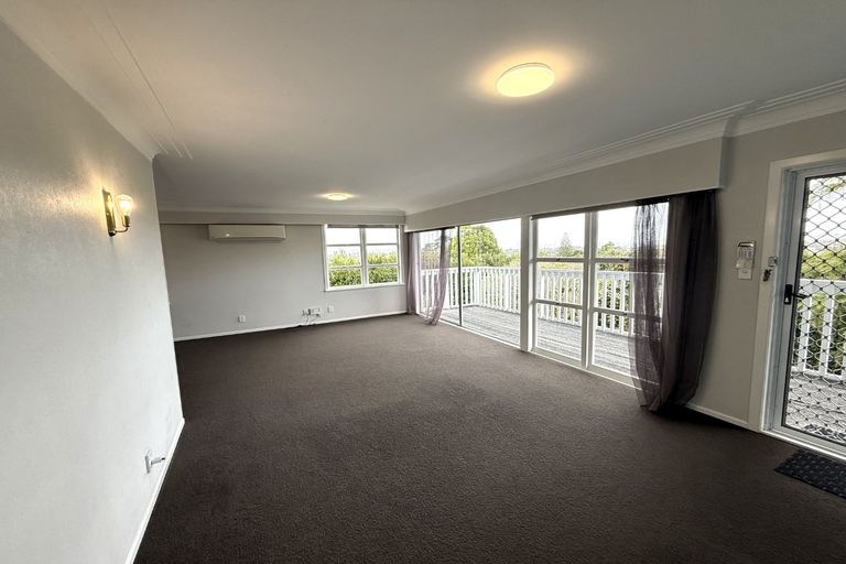 Photo of property in 5 Hartley Terrace, Massey, Auckland, 0614
