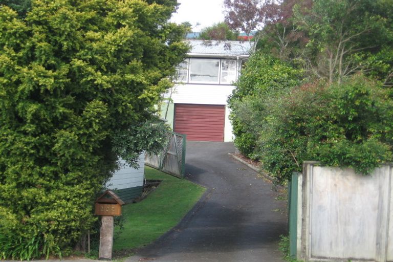 Photo of property in 202 Henderson Valley Road, Henderson, Auckland, 0612