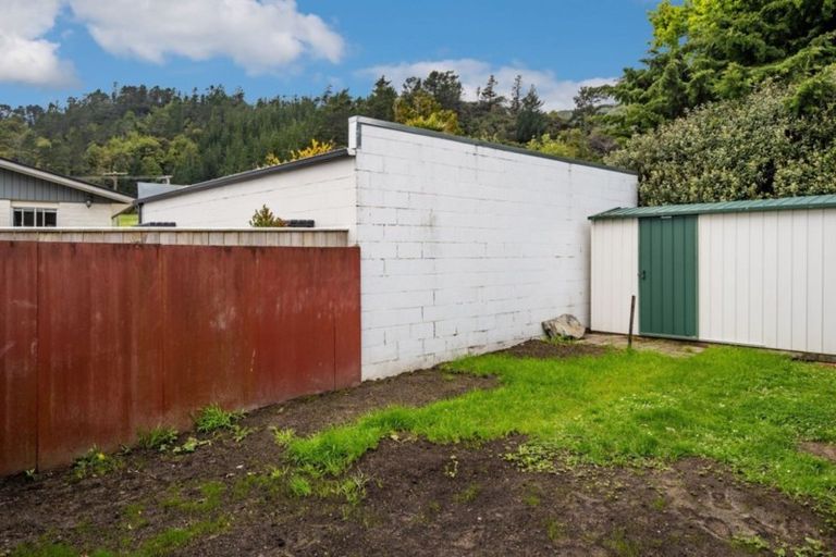 Photo of property in 4 Helvetia Grove, Naenae, Lower Hutt, 5011