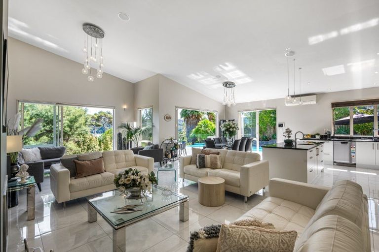 Photo of property in 29 Schopolo Place, Schnapper Rock, Auckland, 0632