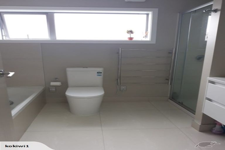 Photo of property in 113u2 Moorefield Road, Johnsonville, Wellington, 6037