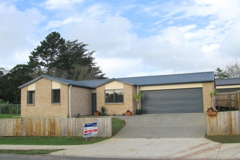 Photo of property in 67 Woodbank Drive, Glen Eden, Auckland, 0602