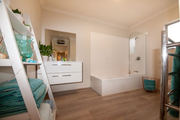 Photo of property in 10a Chippenham Grove, Churton Park, Wellington, 6037