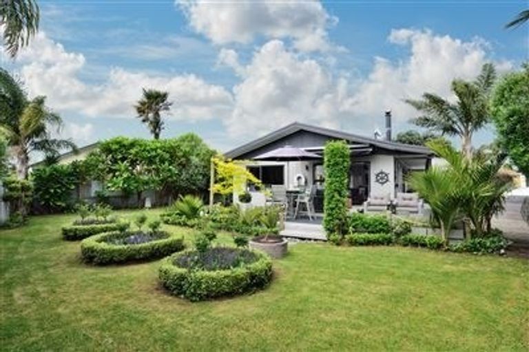 Photo of property in 3b Lillian Place, Orewa, 0931