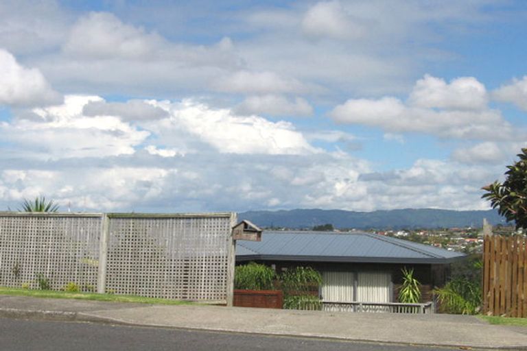 Photo of property in 121 Luckens Road, West Harbour, Auckland, 0618