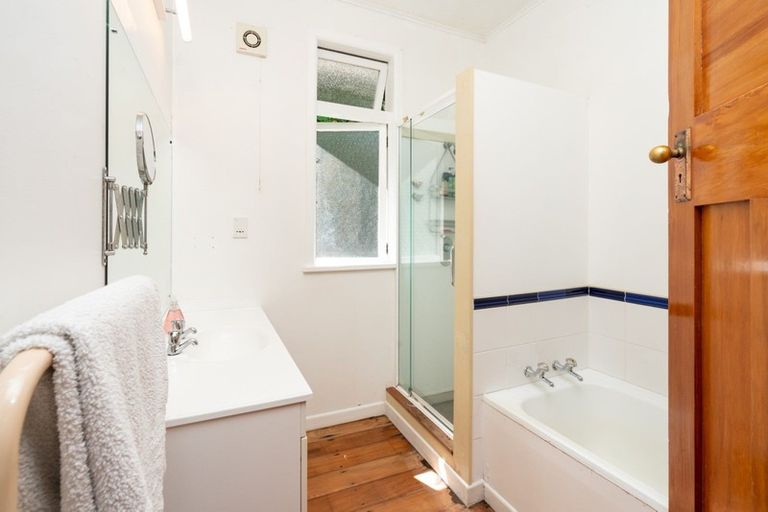 Photo of property in 58 Pembroke Road, Northland, Wellington, 6012