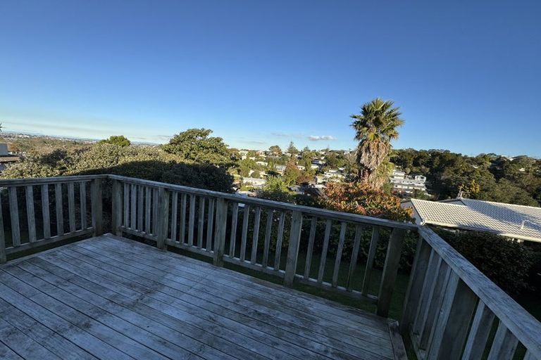 Photo of property in 2/57 Coronation Road, Hillcrest, Auckland, 0627