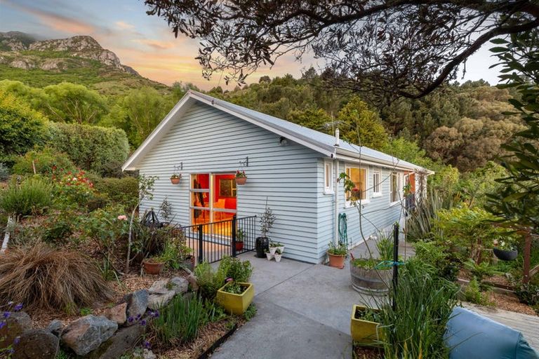 Photo of property in 46 Cornwall Road, Lyttelton, 8082