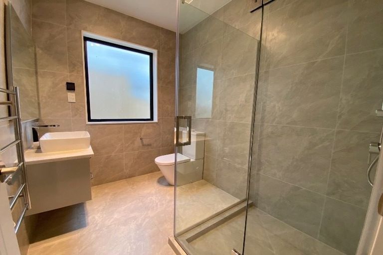 Photo of property in 42 Mcwhirters Farm Lane, Massey, Auckland, 0614