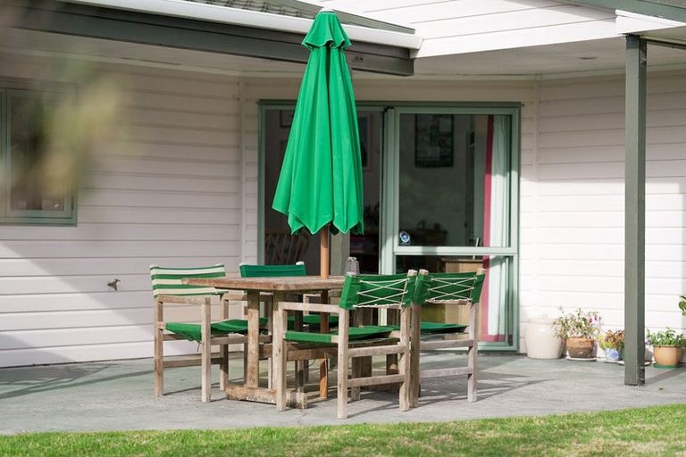 Photo of property in 29 Cranbrook Grove, Waikanae, 5036