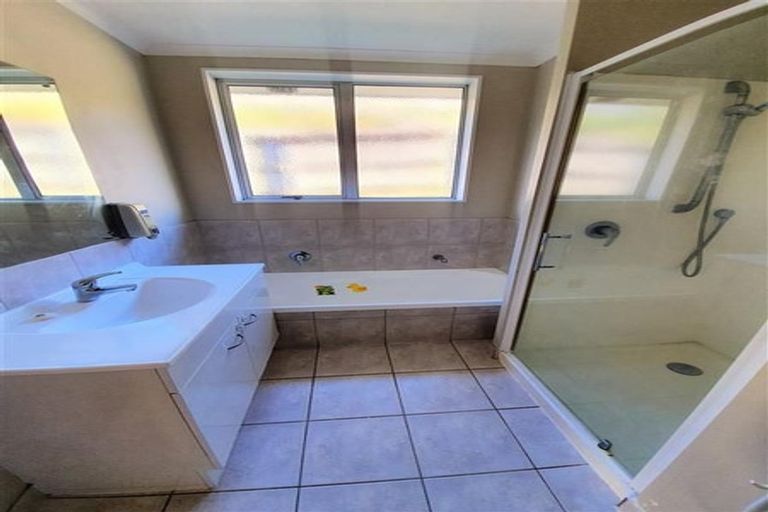 Photo of property in 12 Nykki Place, Papakura, 2110