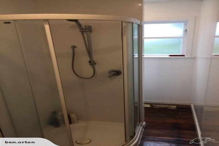 Photo of property in 60 Mortimer Terrace, Brooklyn, Wellington, 6021