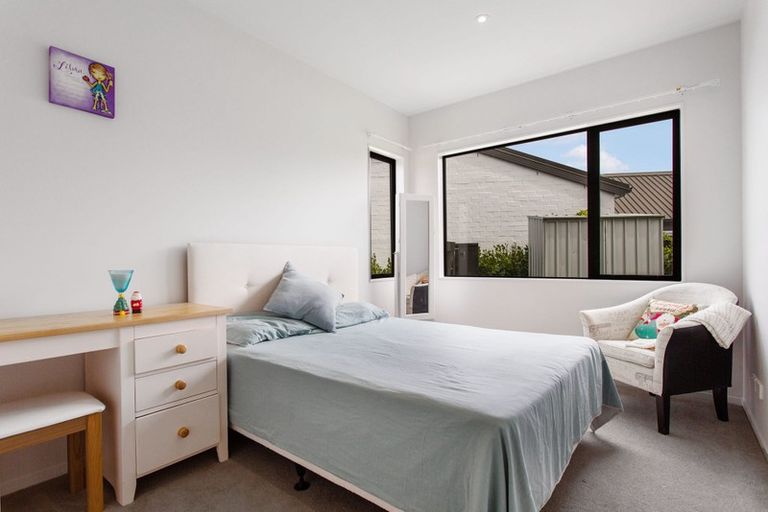 Photo of property in 11 Parachute Crescent, Papakura, 2110