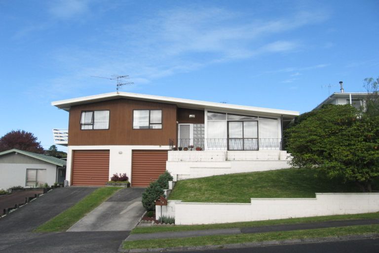 Photo of property in 10 Copperfield Terrace, Mellons Bay, Auckland, 2014