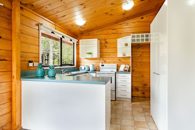 Photo of property in 27 Wirihana Road, Titirangi, Auckland, 0604