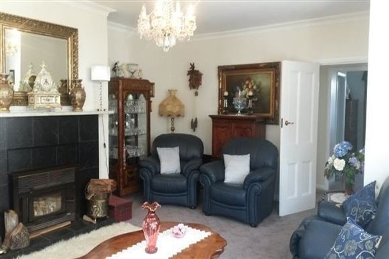 Photo of property in 30 Karu Crescent, Waikanae, 5036