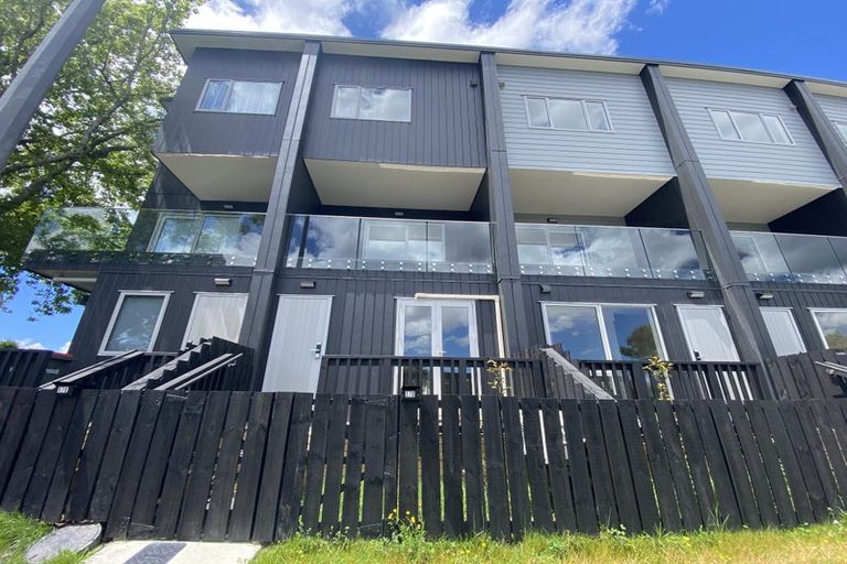 Photo of property in 6/36 Edmonton Road, Henderson, Auckland, 0612