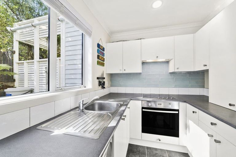 Photo of property in 25 Omar Street, Khandallah, Wellington, 6035
