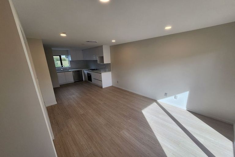 Photo of property in 105 Trias Road, Totara Vale, Auckland, 0629