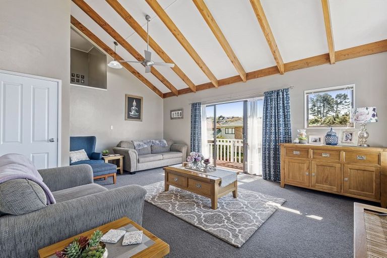 Photo of property in 92b Colwill Road, Massey, Auckland, 0614