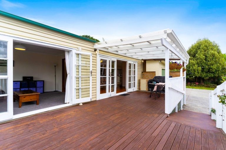 Photo of property in 17 Paramu Avenue, Birkdale, Auckland, 0626