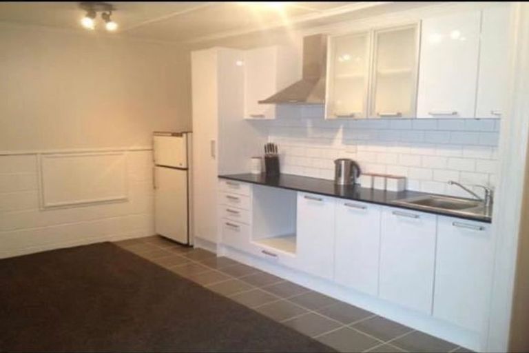 Photo of property in 2/27 Salem Place, Torbay, Auckland, 0630